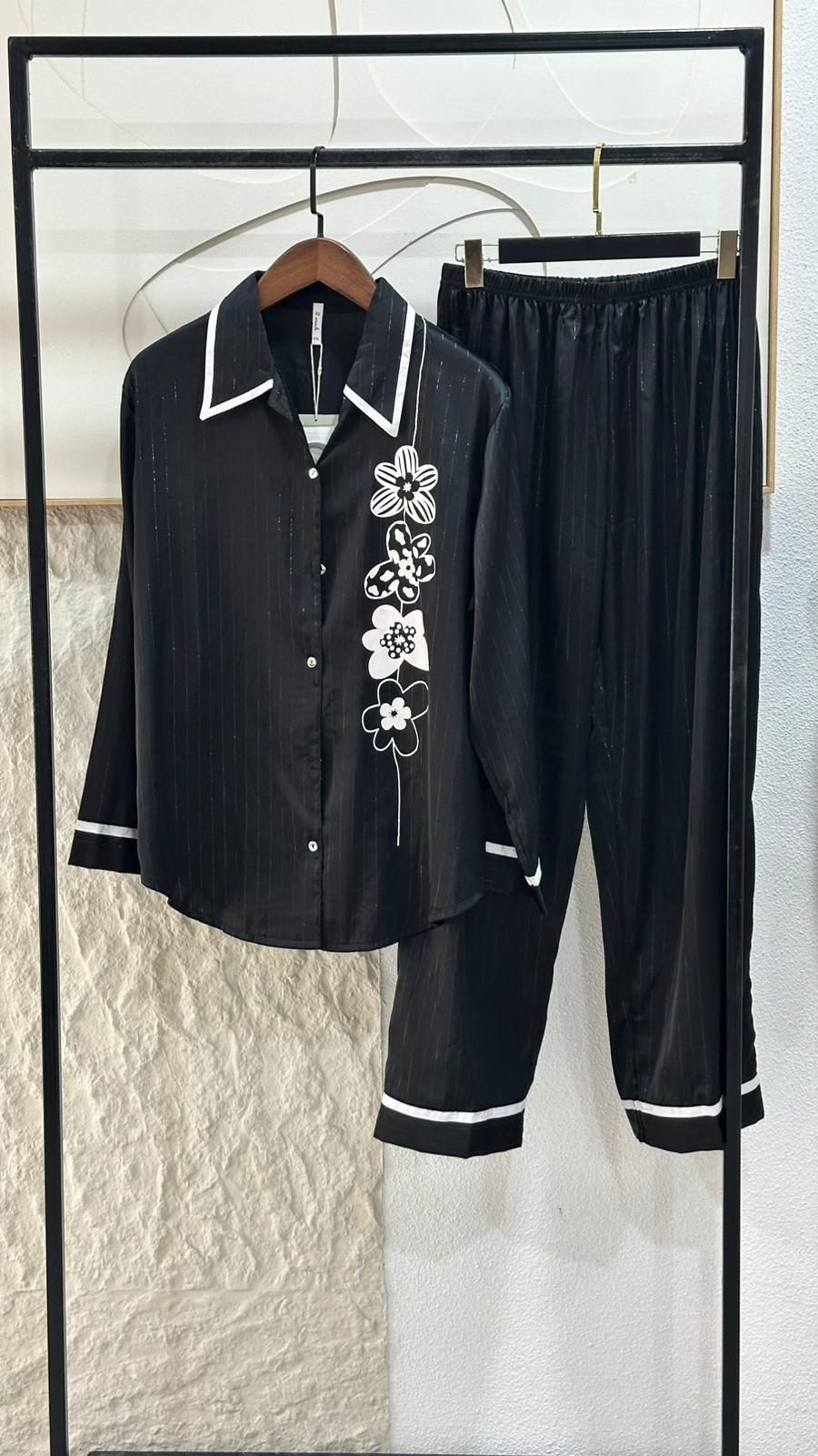 بيجامة نسائي