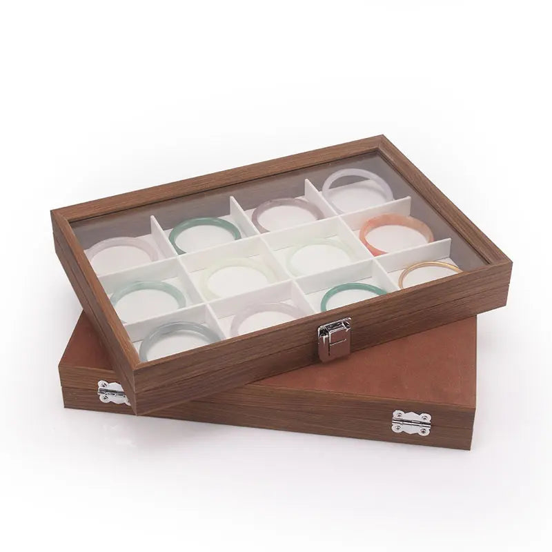 صندوق عرض مجوهرات عتيق