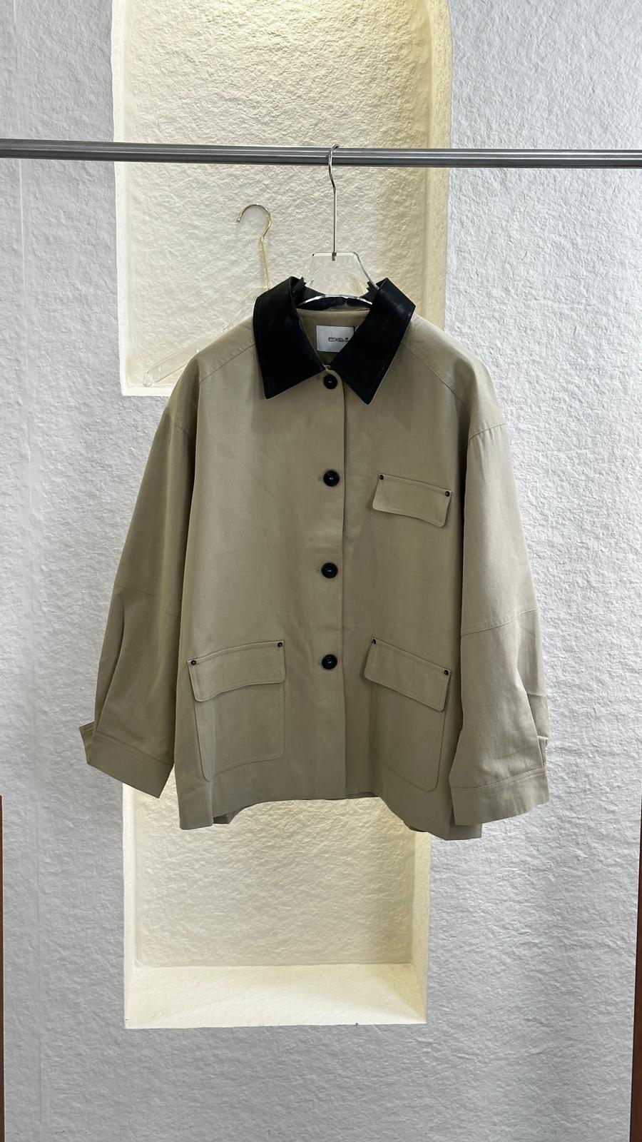 جاكيت نسائي قصير