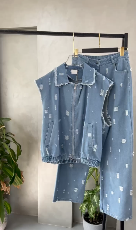 بدلة جينز بنقوش