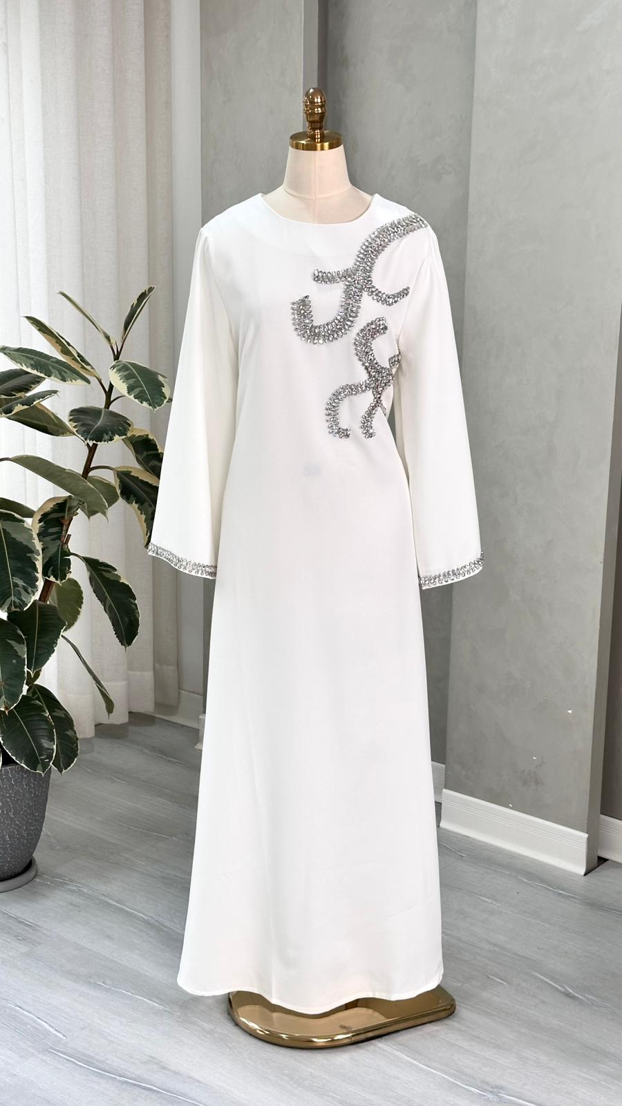 فستان نسائي مطرز من الصدر