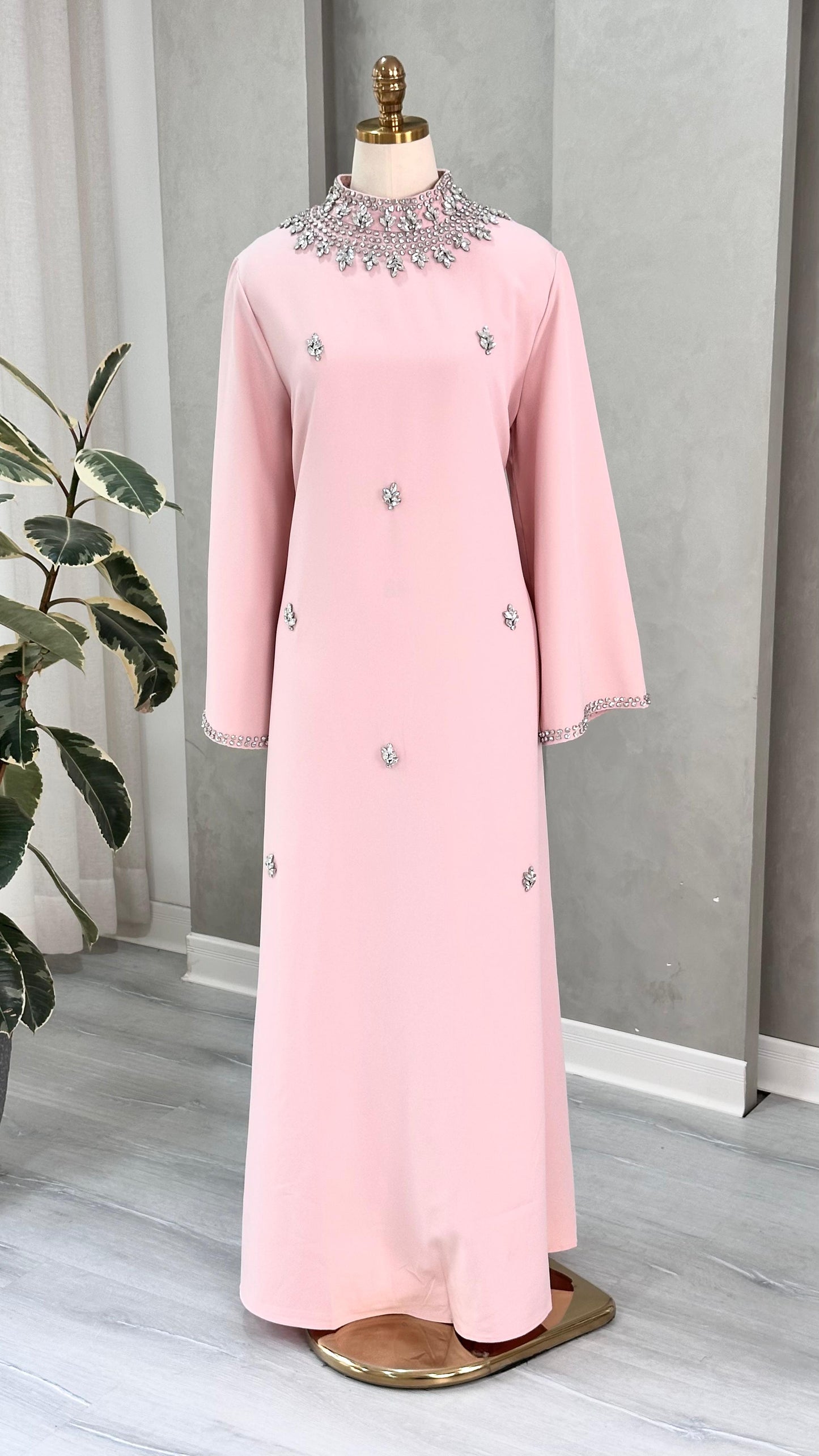 فستان نسائي