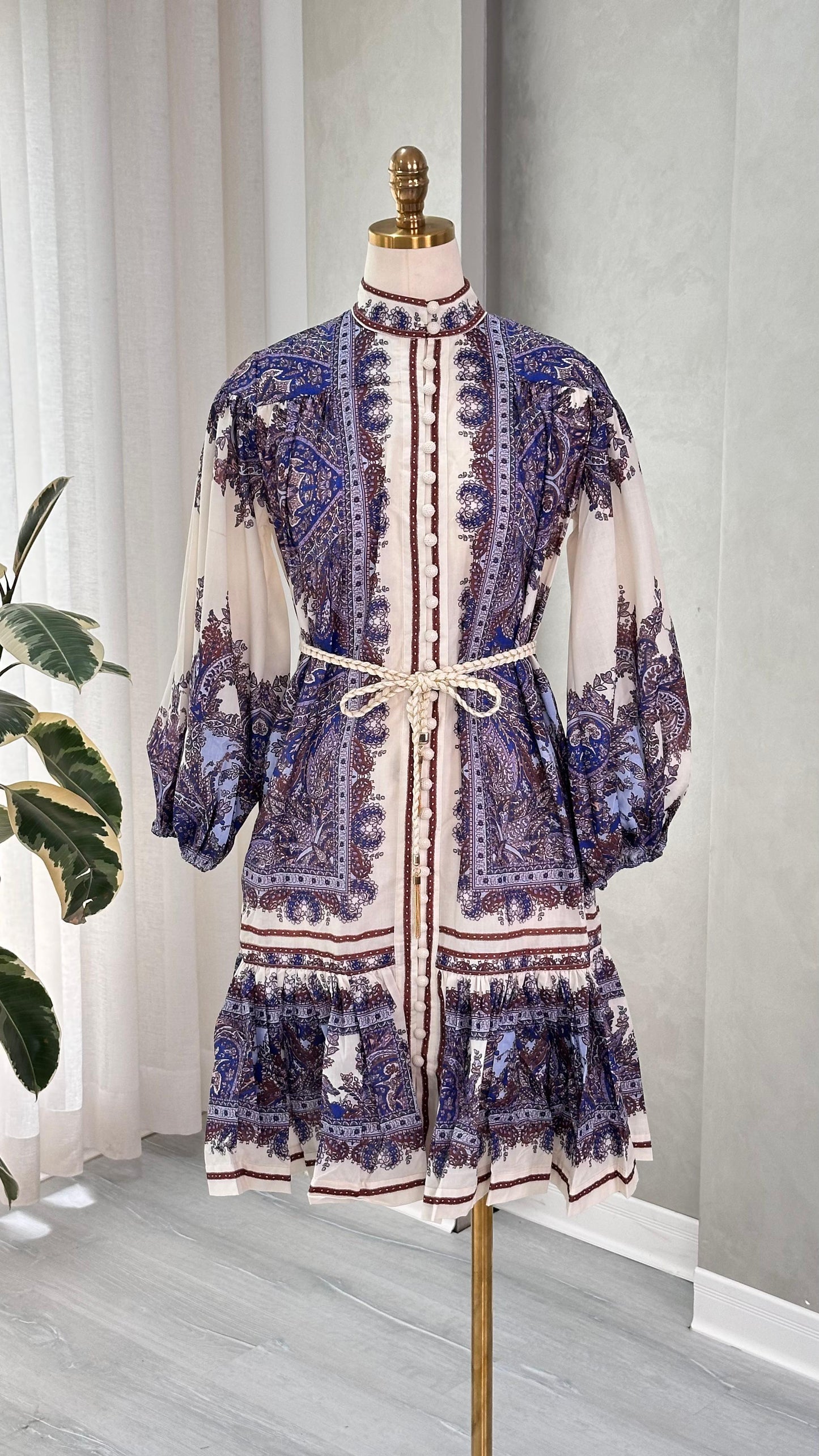 فستان نسائي