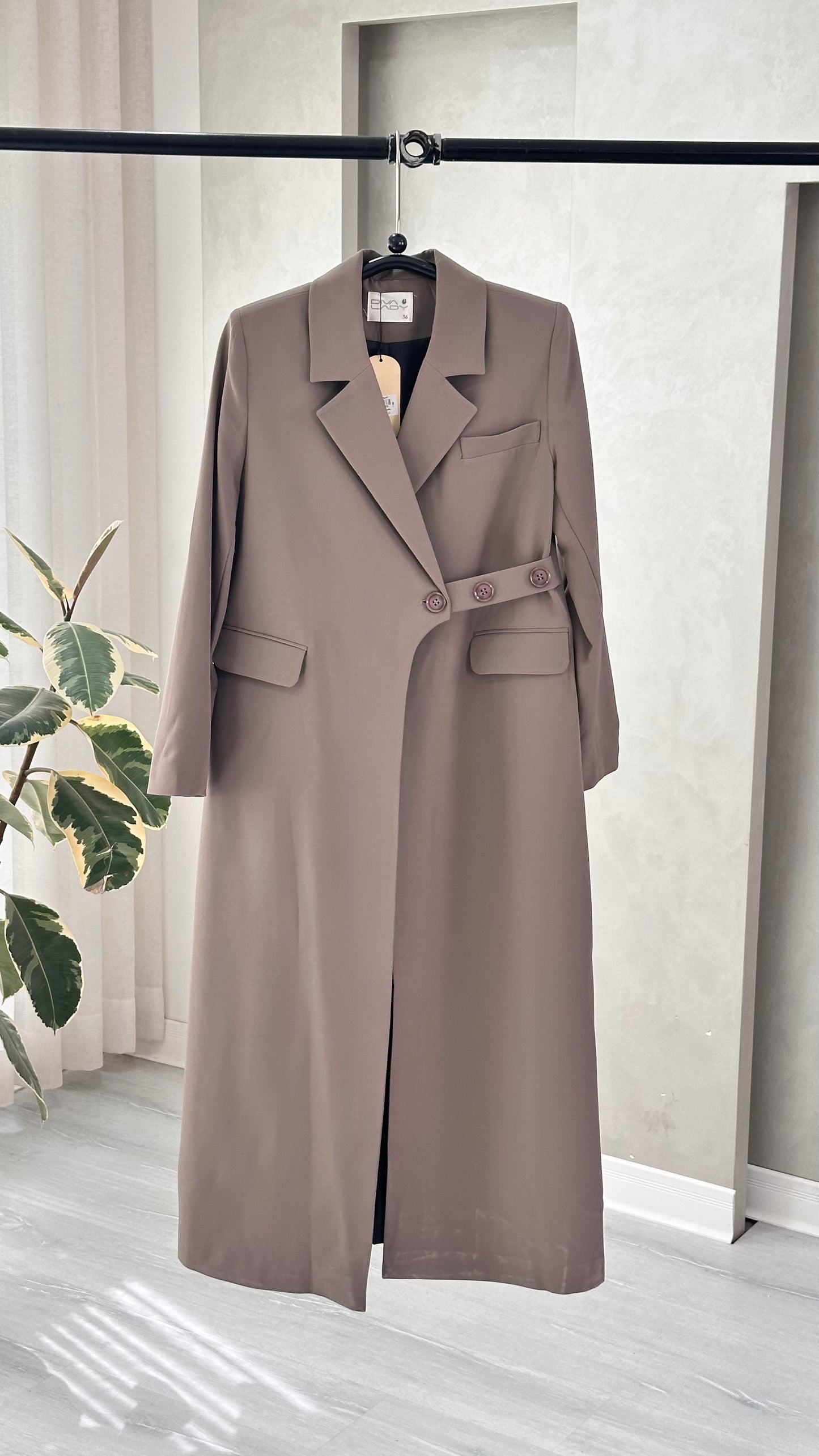 جاكيت حزام ع جنب ازرار