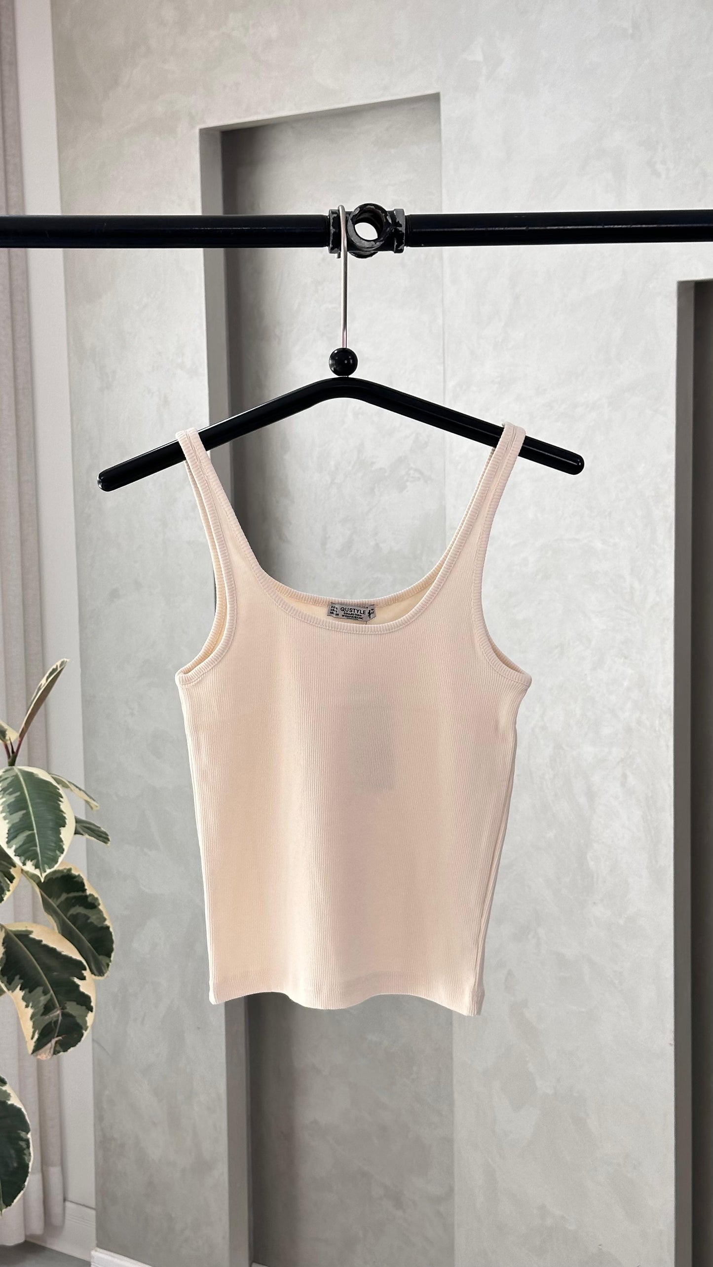 توب نسائي عملي