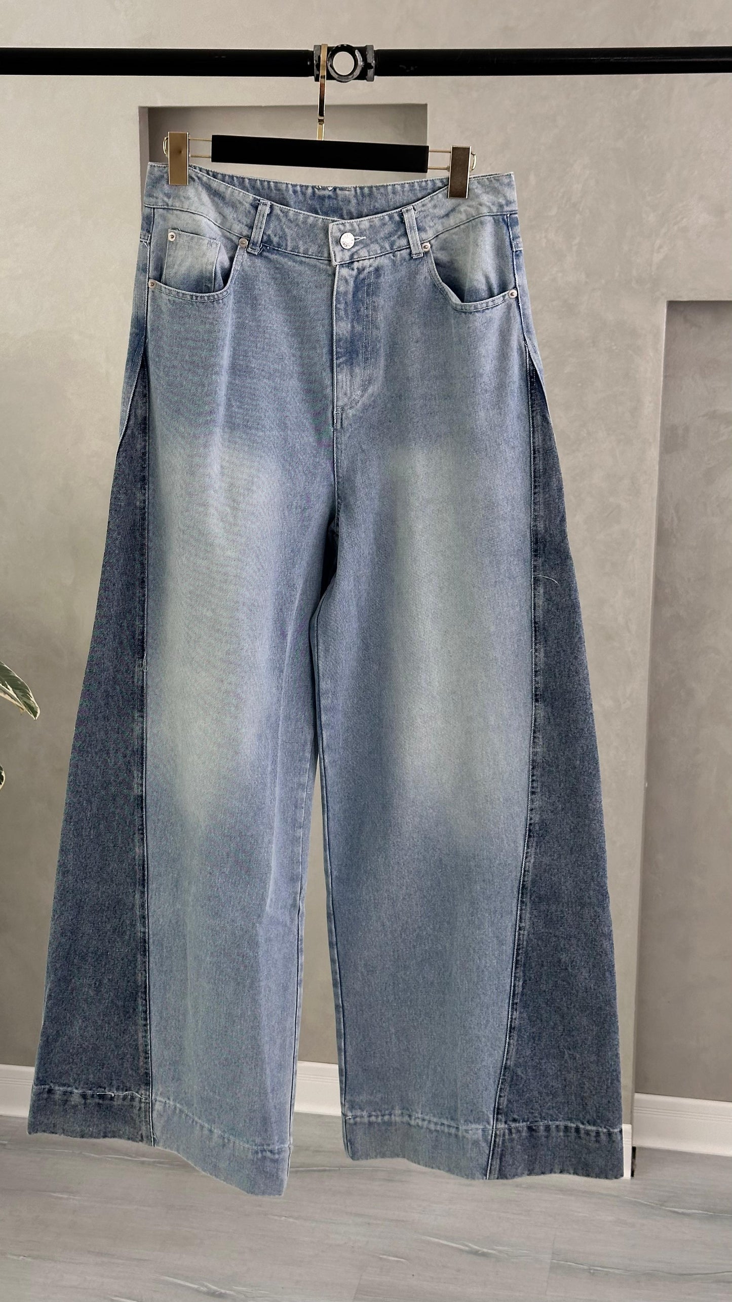 بنطلون جينز نسائي