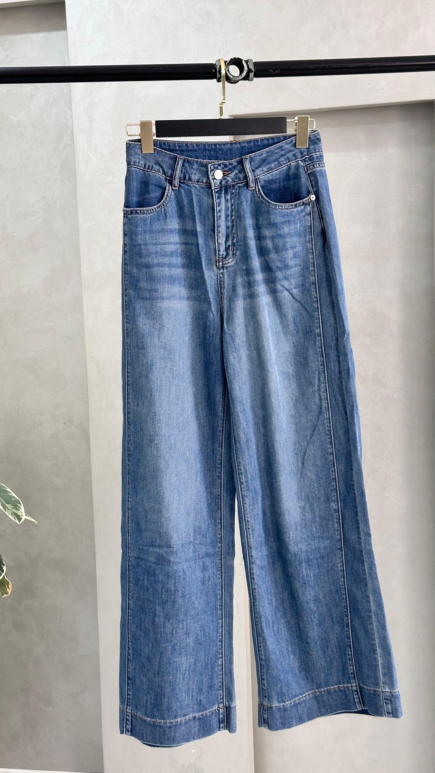 بنطلون جينز واسع