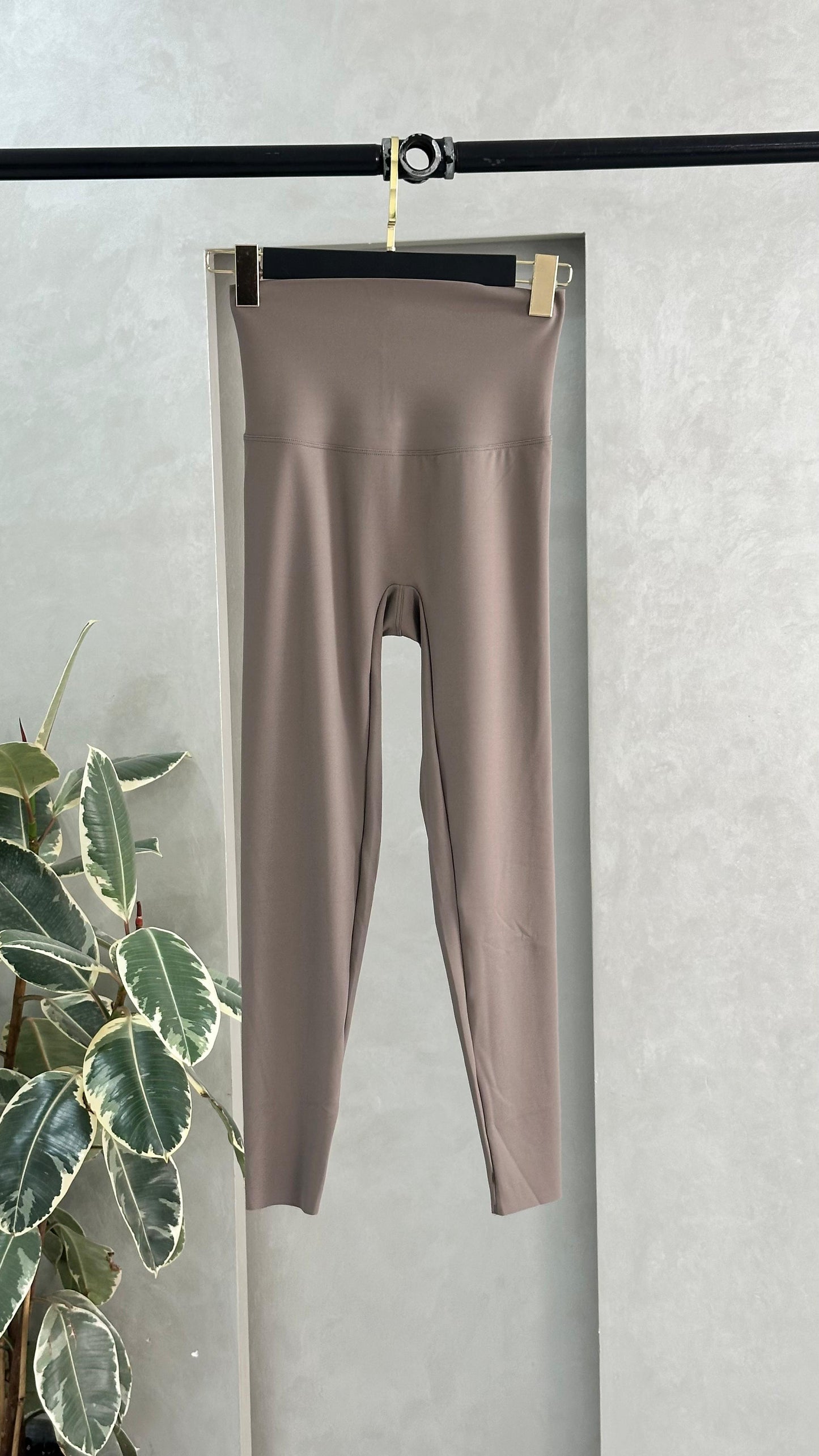 ليقنز نسائي