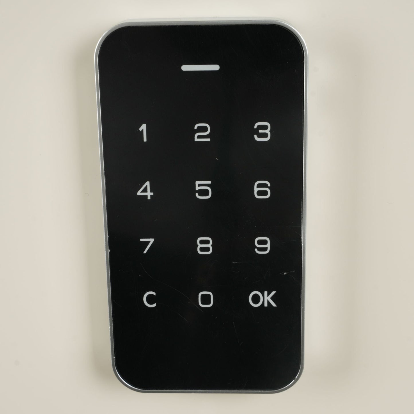 خزنة إلكترونية مع قفل رقمي