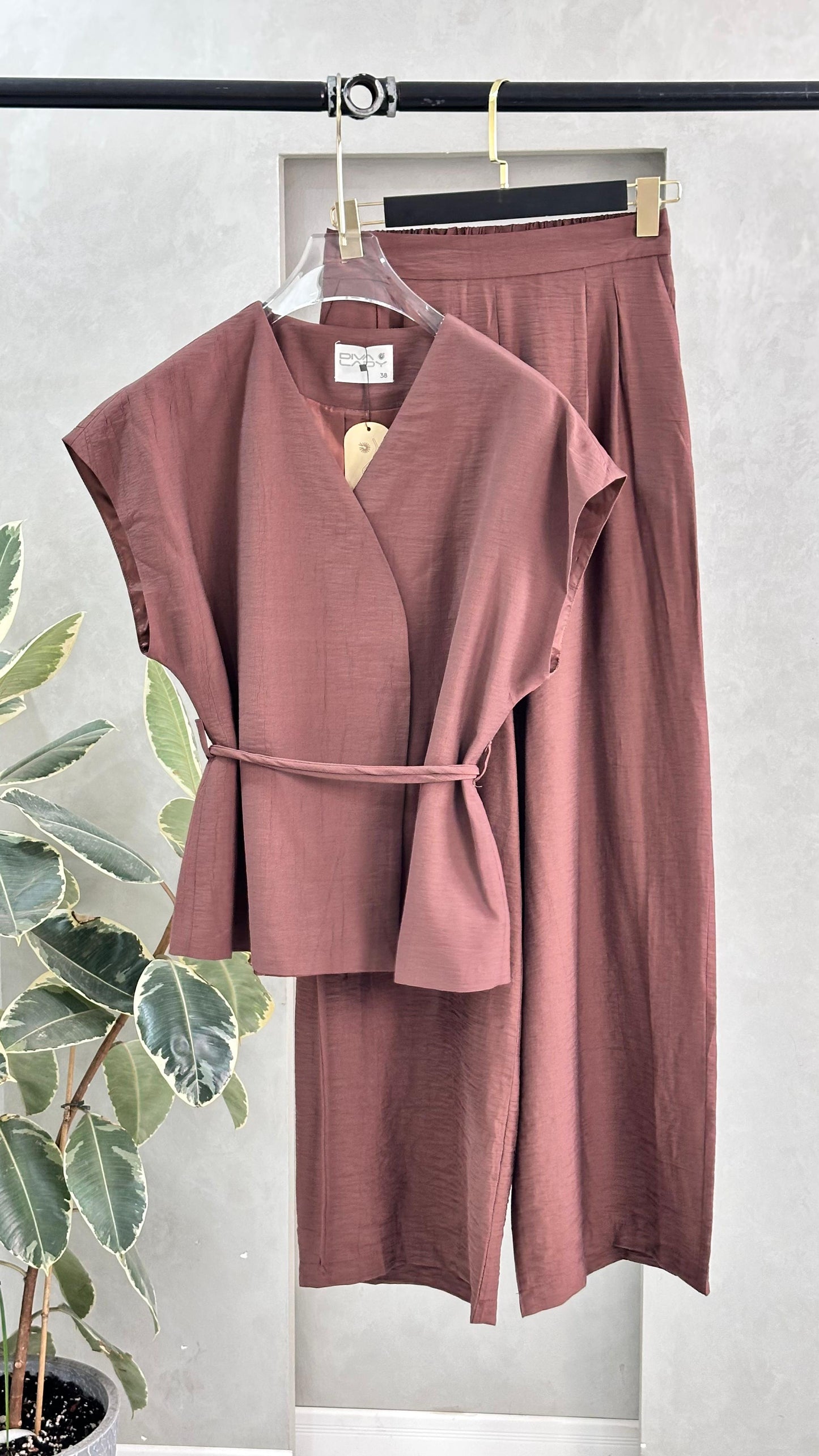 طقم نسائي انيق