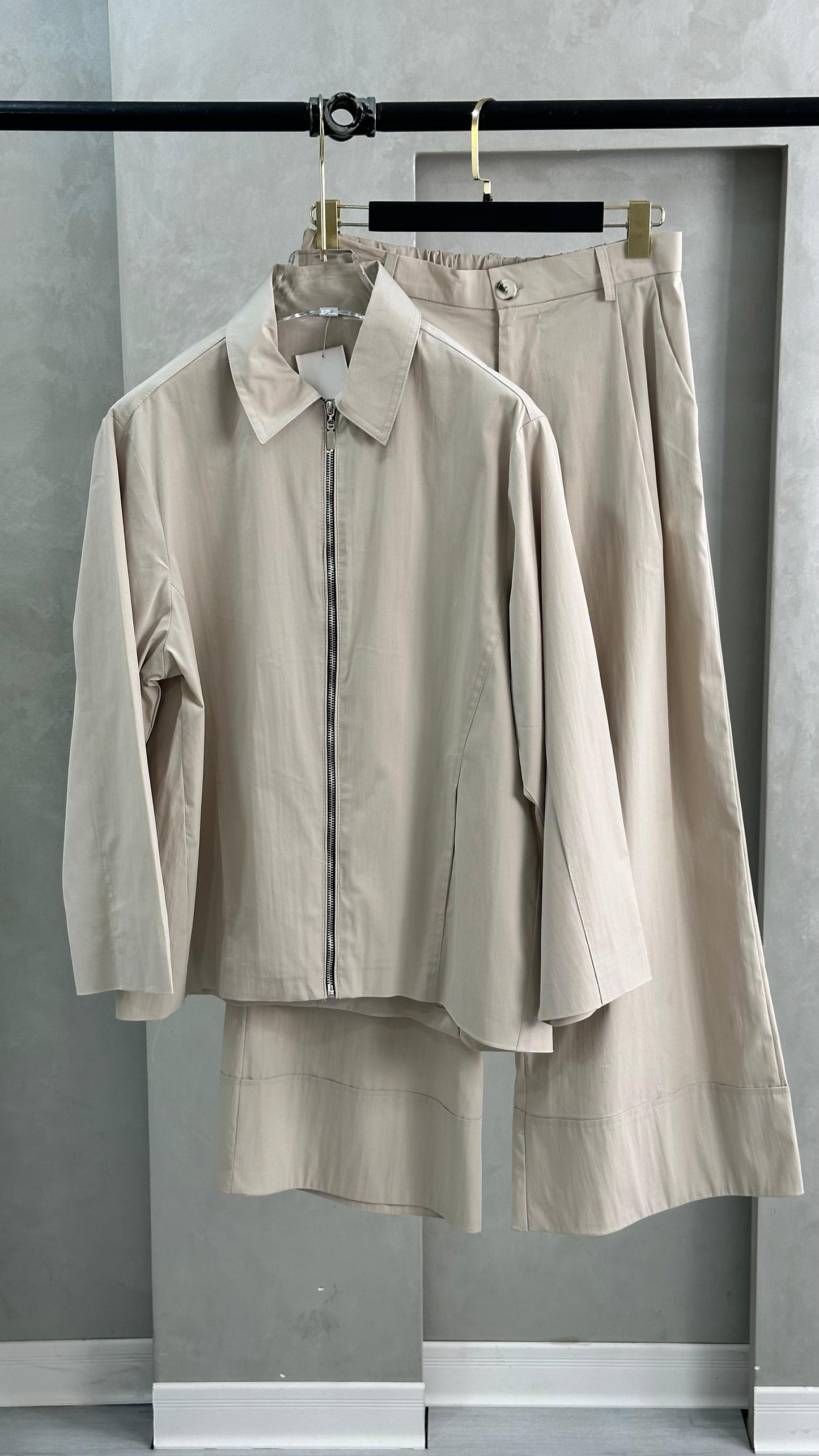 بدلة نسائي سحب