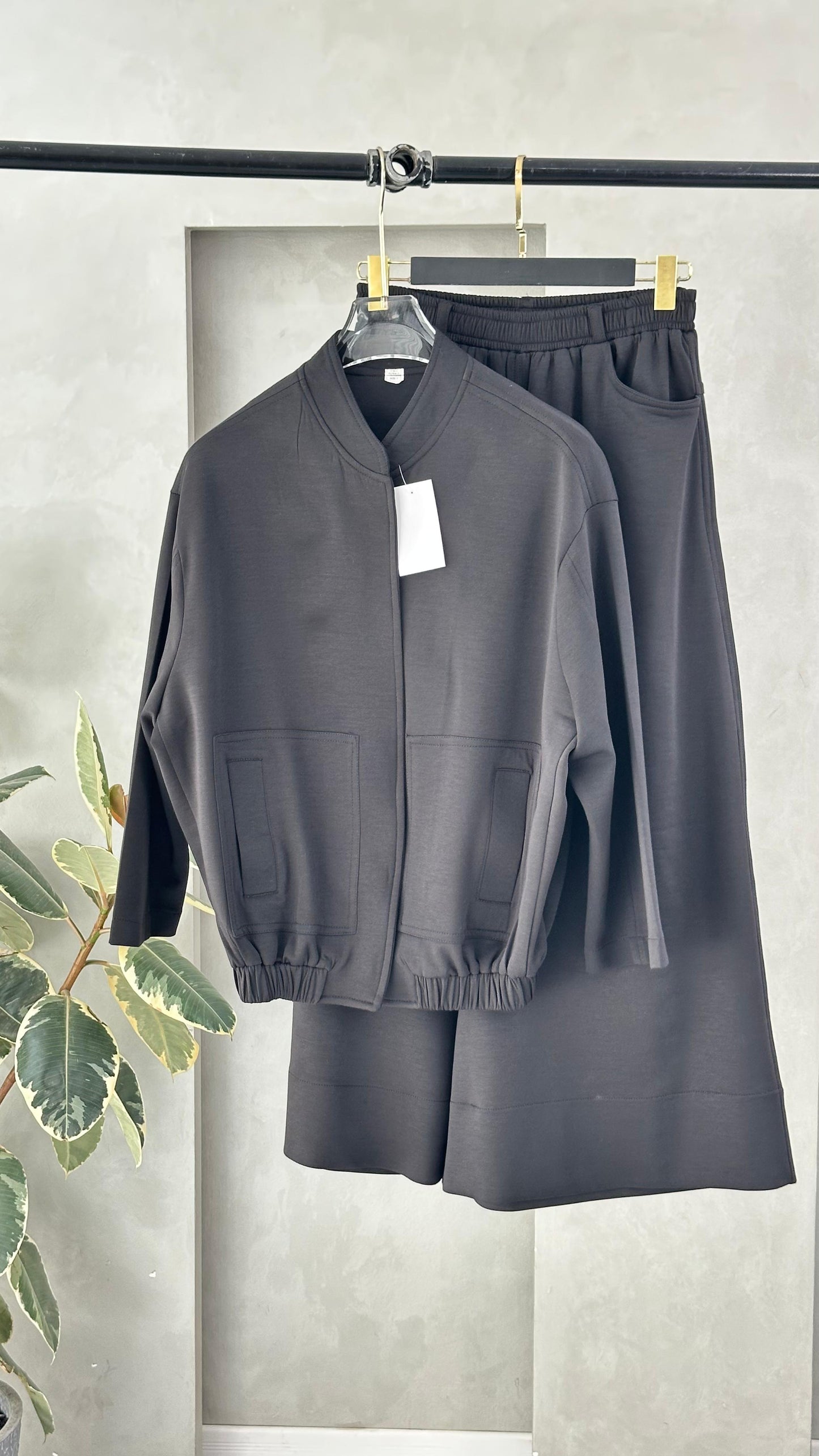 بدلة نسائي بجاكيت مع ازرار