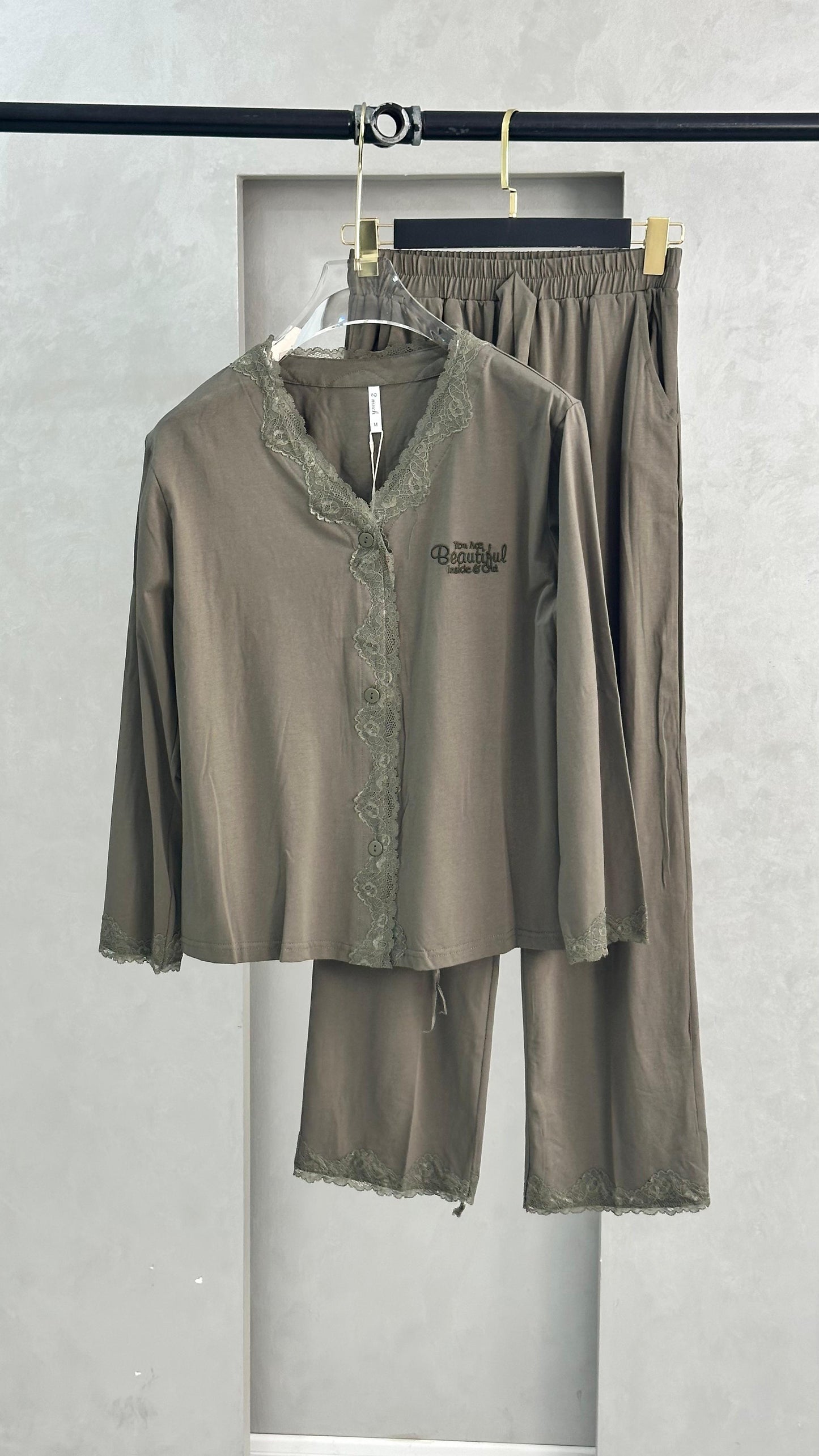 بيجامة نسائي برباط خصر