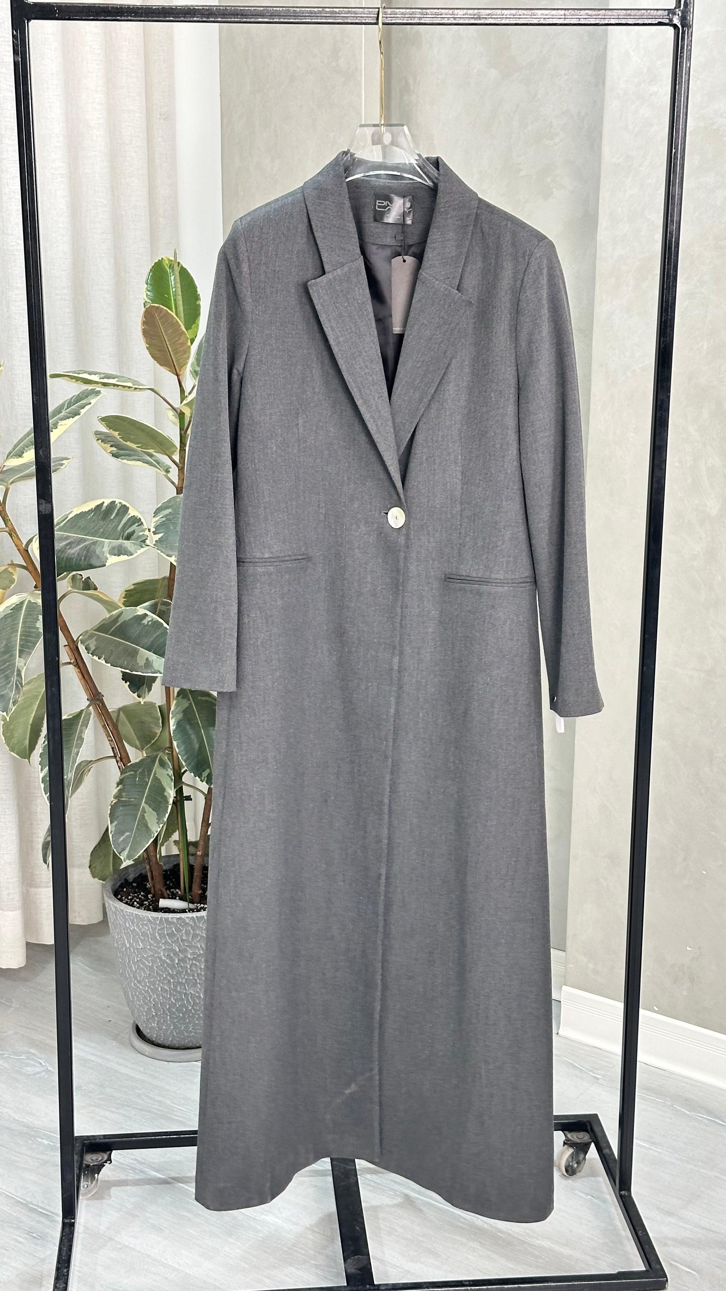 جاكيت نسائي مع زر