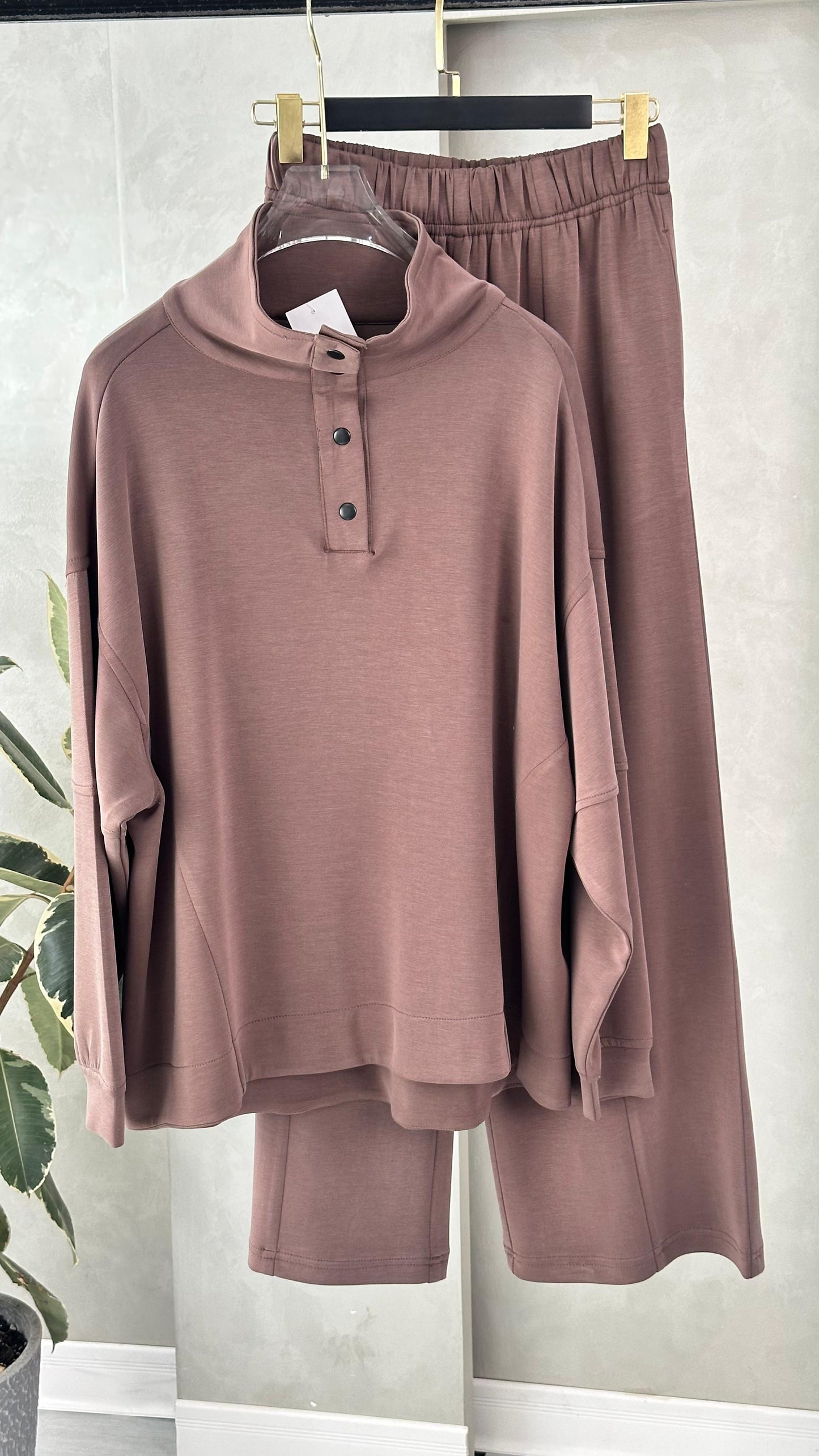 بدلة نسائي ازرار