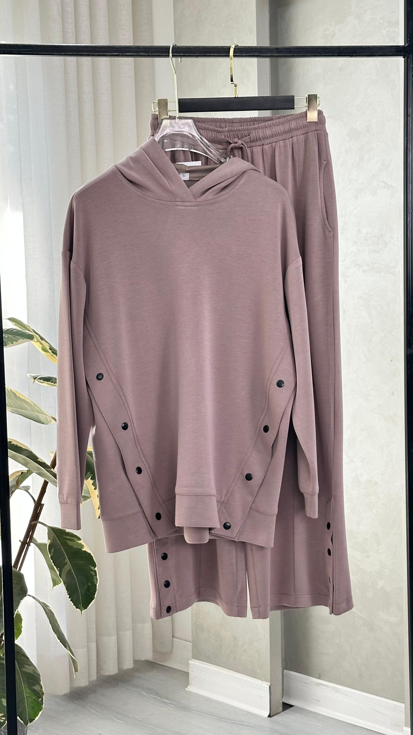 بدلة نسائي بسترة رأس