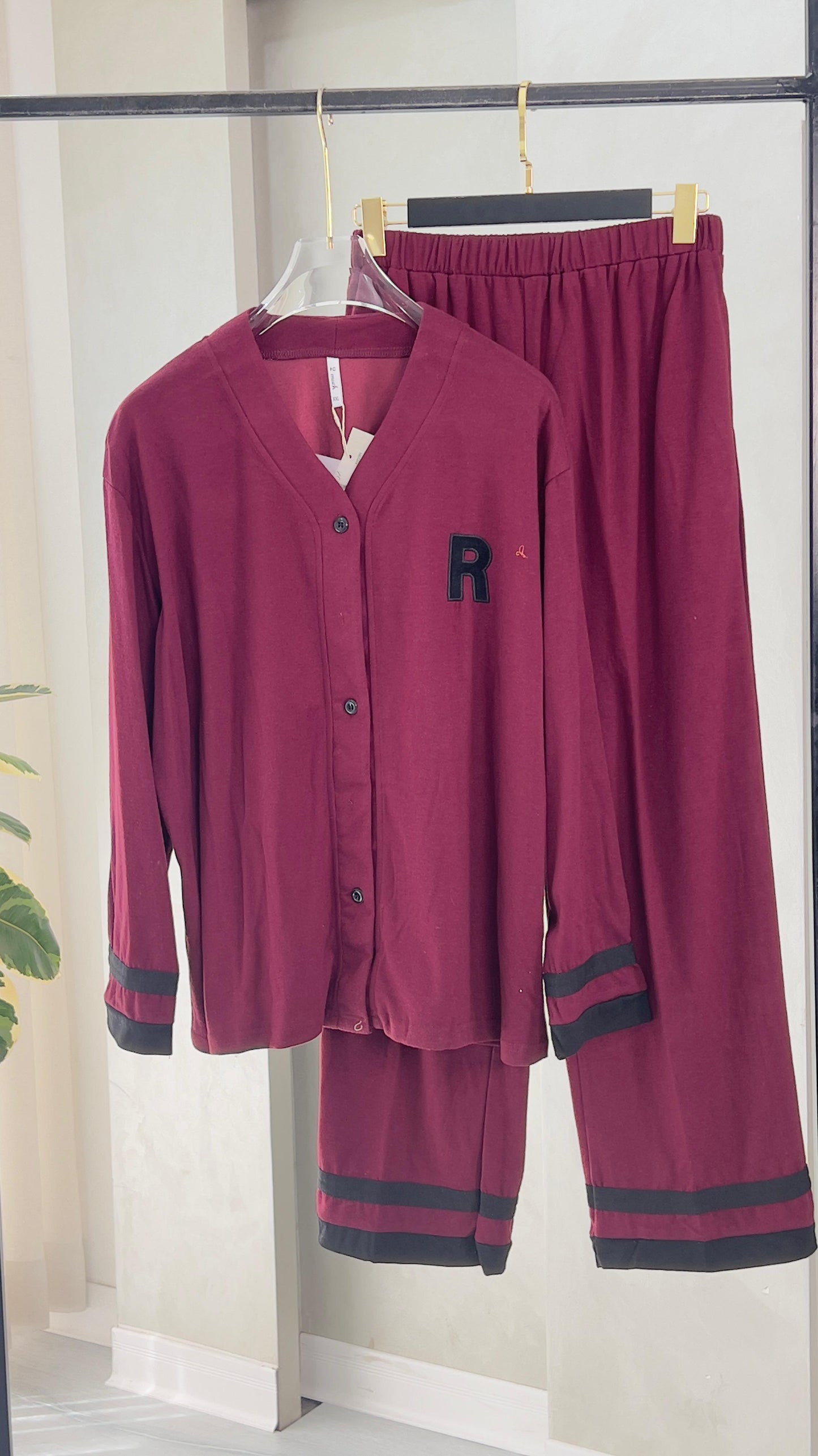 بيجامة نسائي كلاسيكي