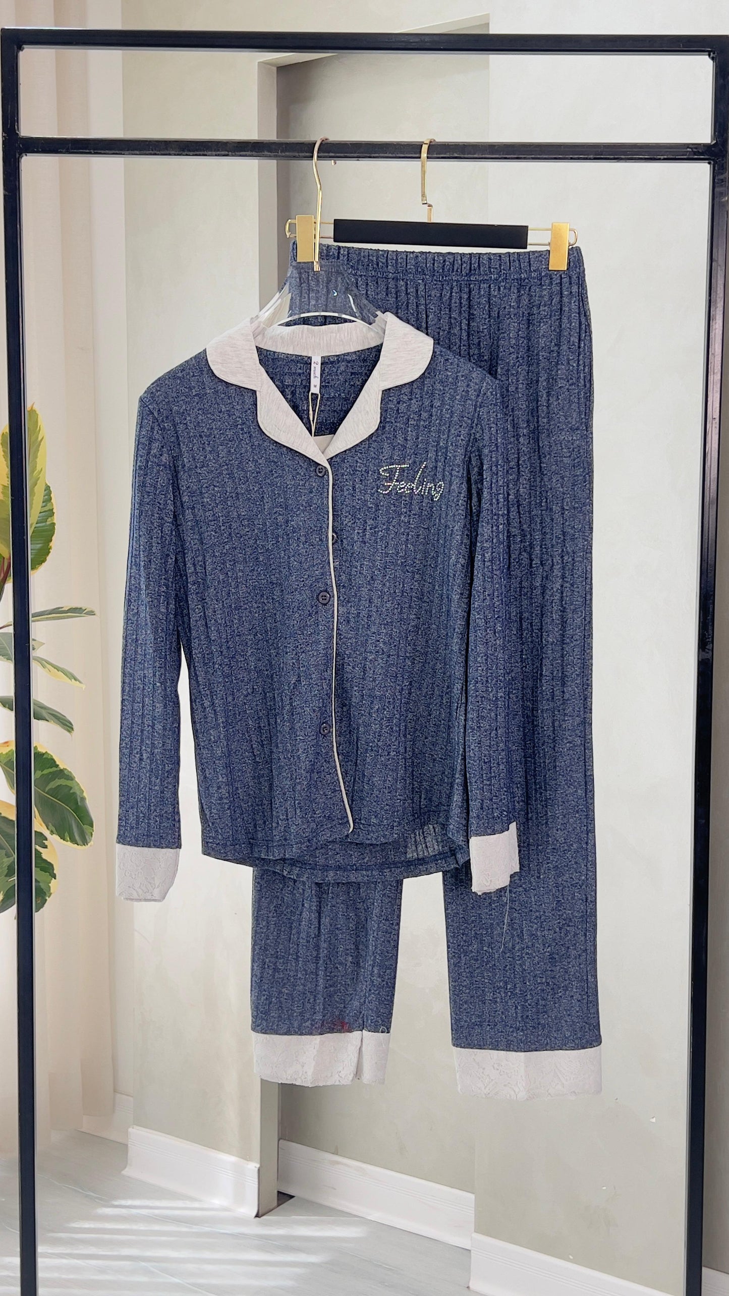 بيجامة نسائي