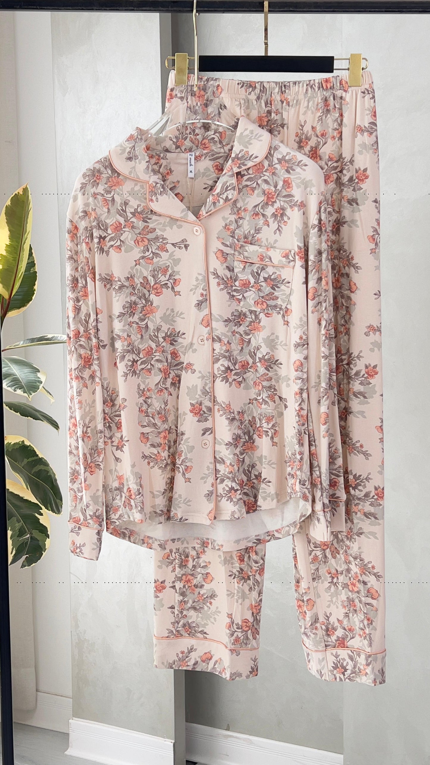 بيجامة نسائي نقش عشوائي