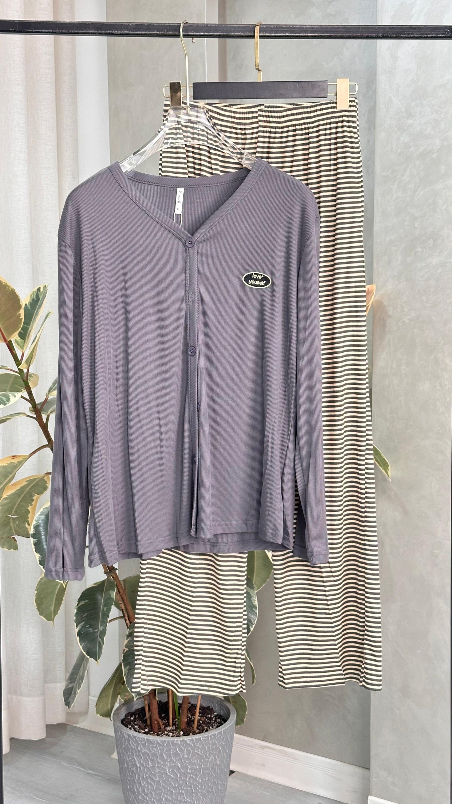 بيجامة نسائي بنطال عريض وكم طويل