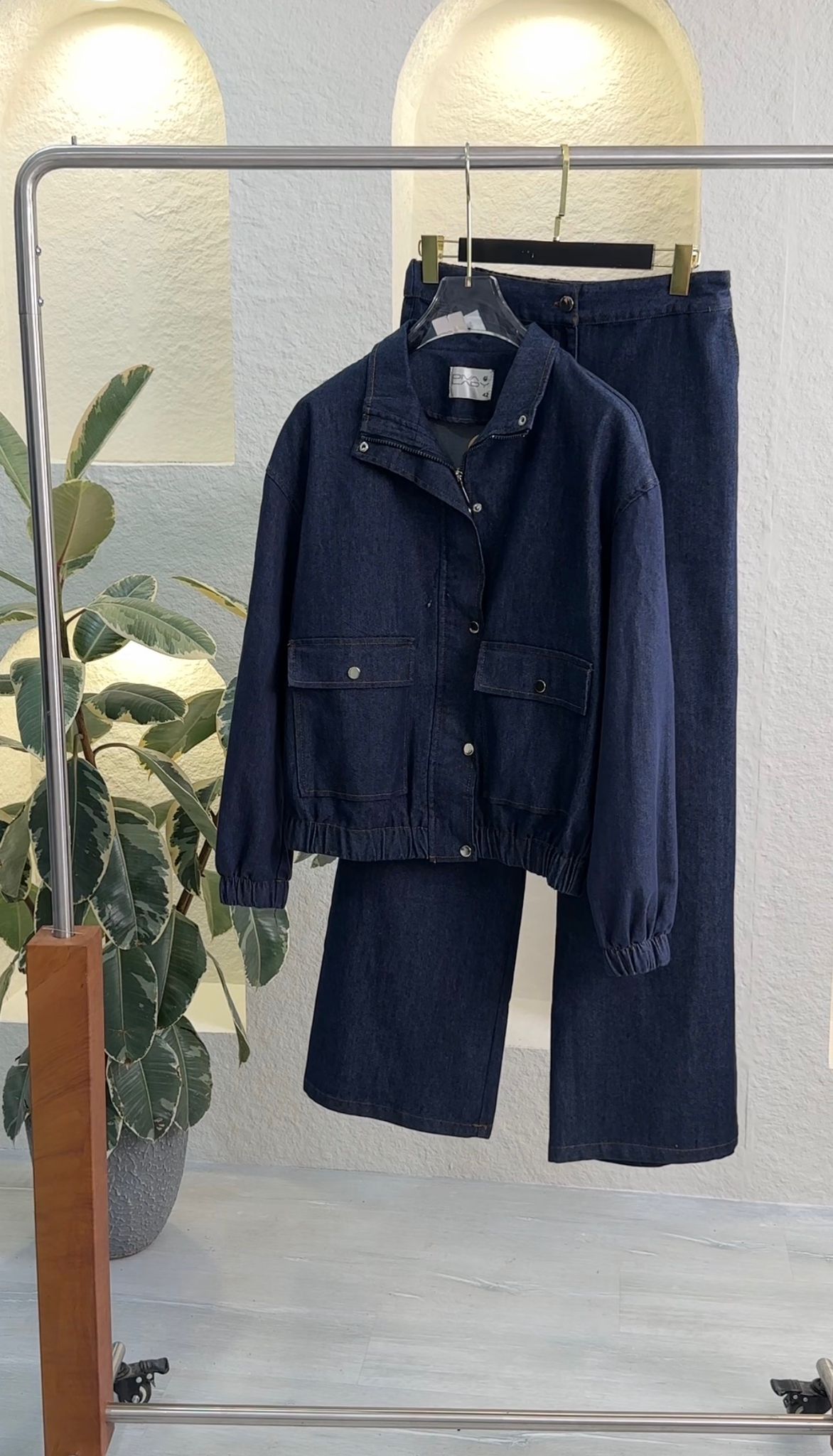 بدلة جينز بجاكيت مزموم الاسفل