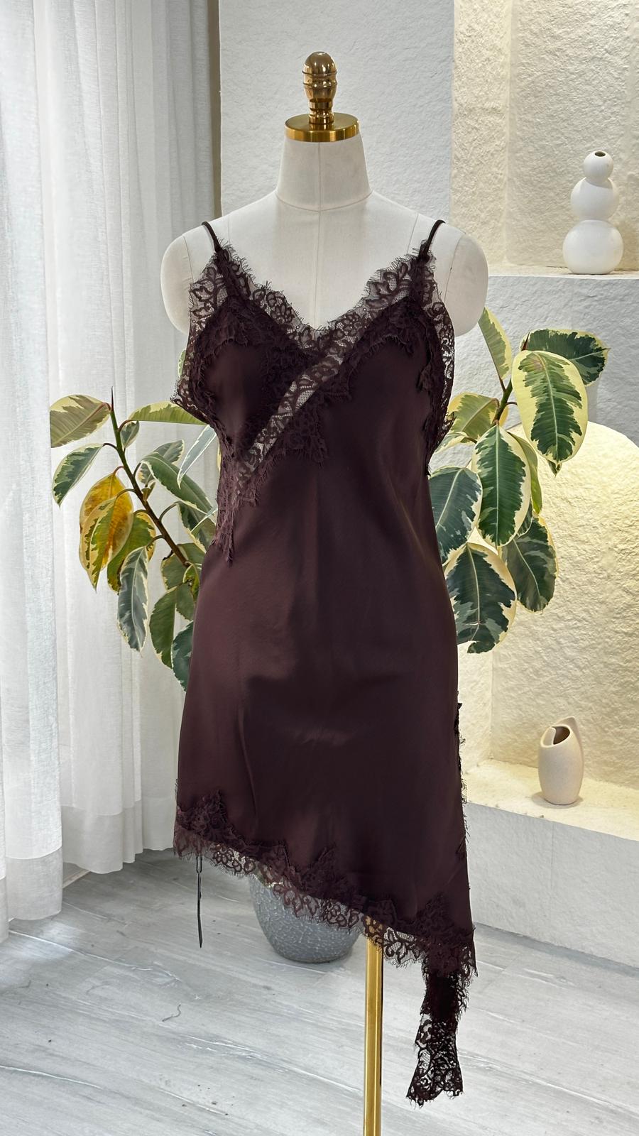 فستان نسائي بقصة مائلة