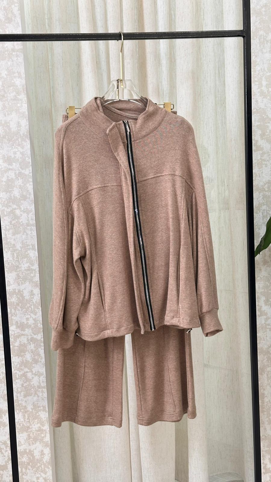 بدلة نسائي رياضية