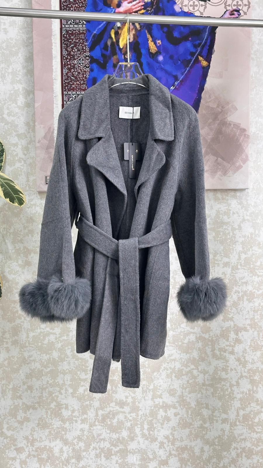 جاكيت نسائي قصير