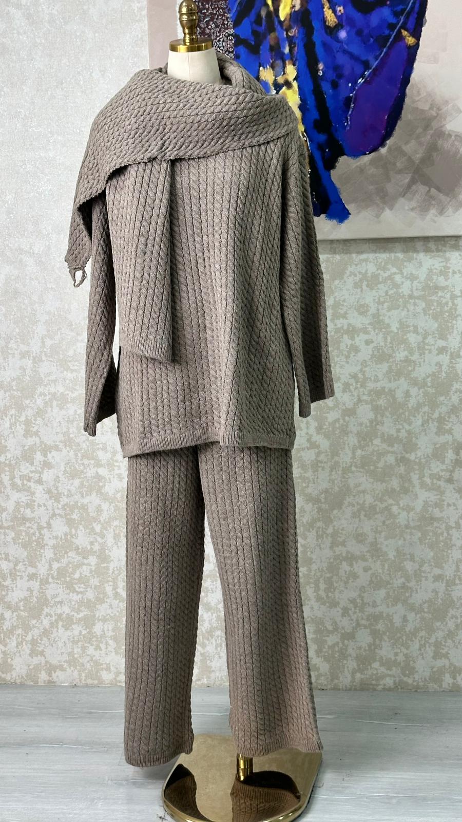 بدلة نسائي سكارف