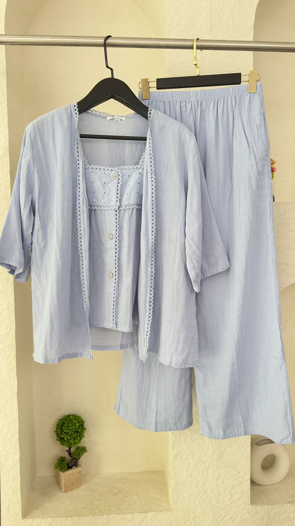 بيجامة نسائي مع سترة