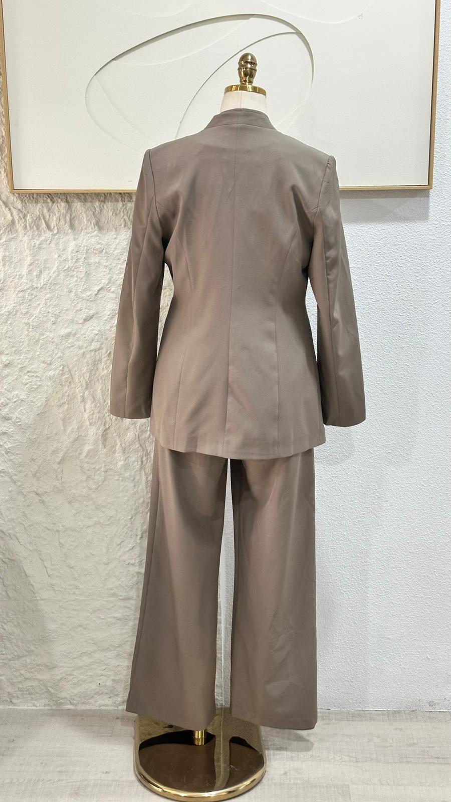 بدلة نسائي