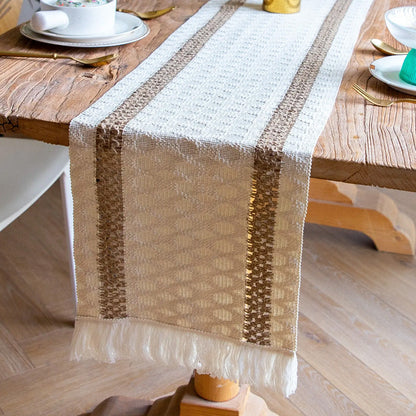 مفرش طاولة كريمي بيج مع شرابات،