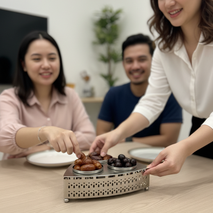 صينية مع تمرية ثلاثية معدنية بنقوش هندسية