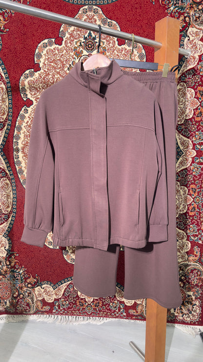 بدلة نسائي عملي