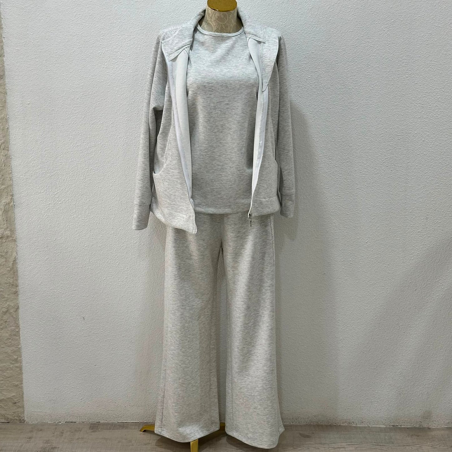 بدلة نسائي