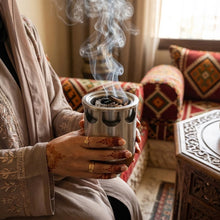 مبخرة عود بقاعدة خشبية