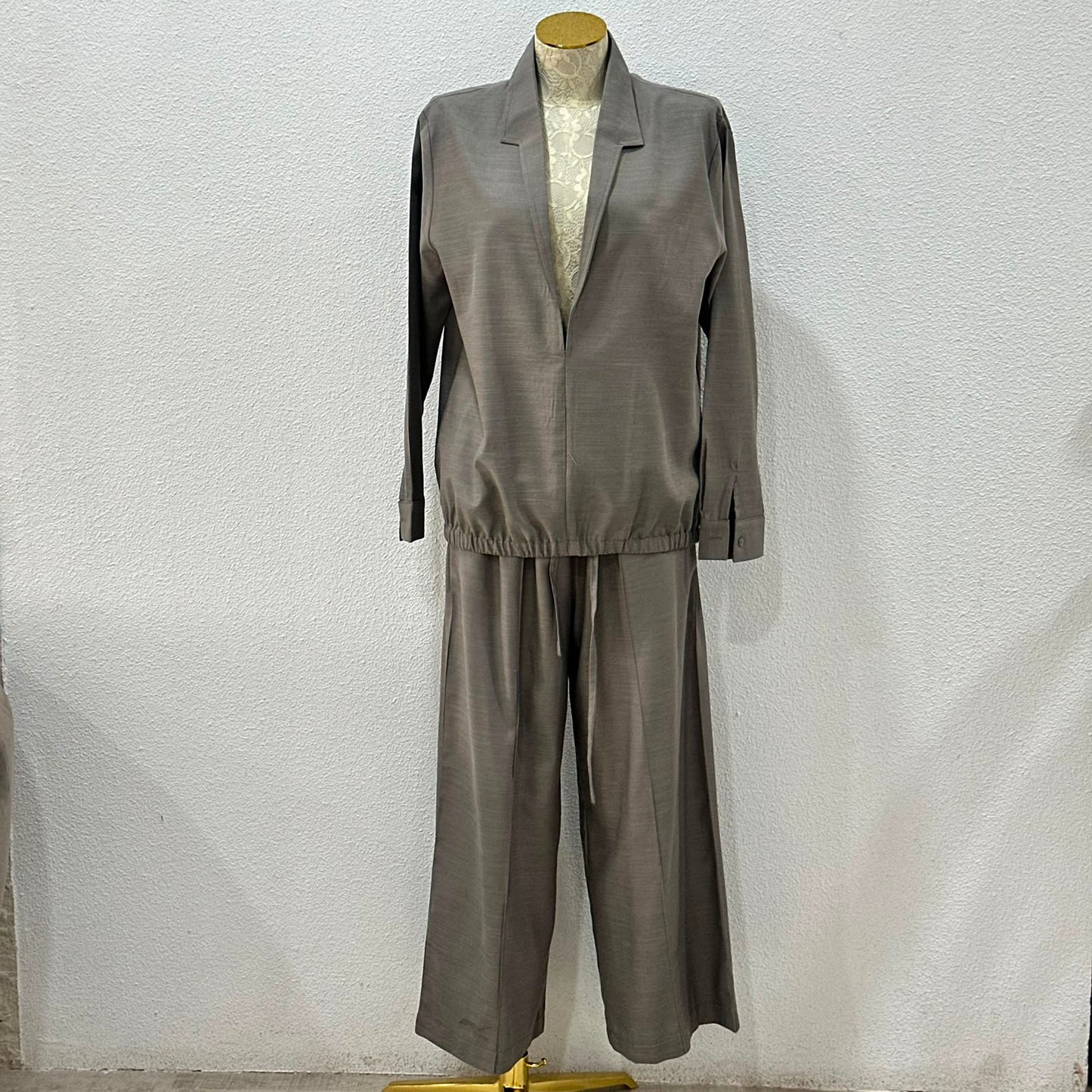 بدلة نسائي