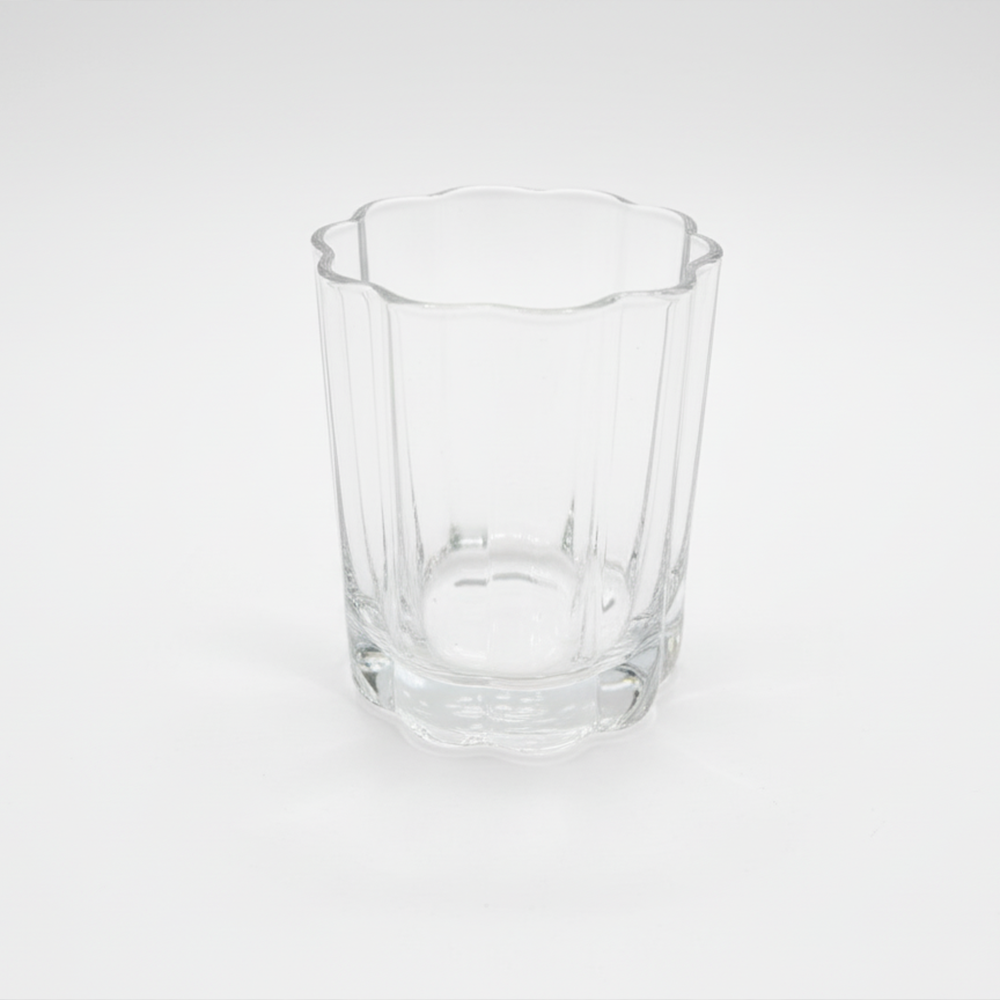 طقم أكواب زجاجية بسطح متعروج