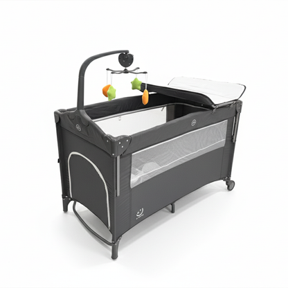 سرير أطفال مع ناموسية وطاولة تغيير