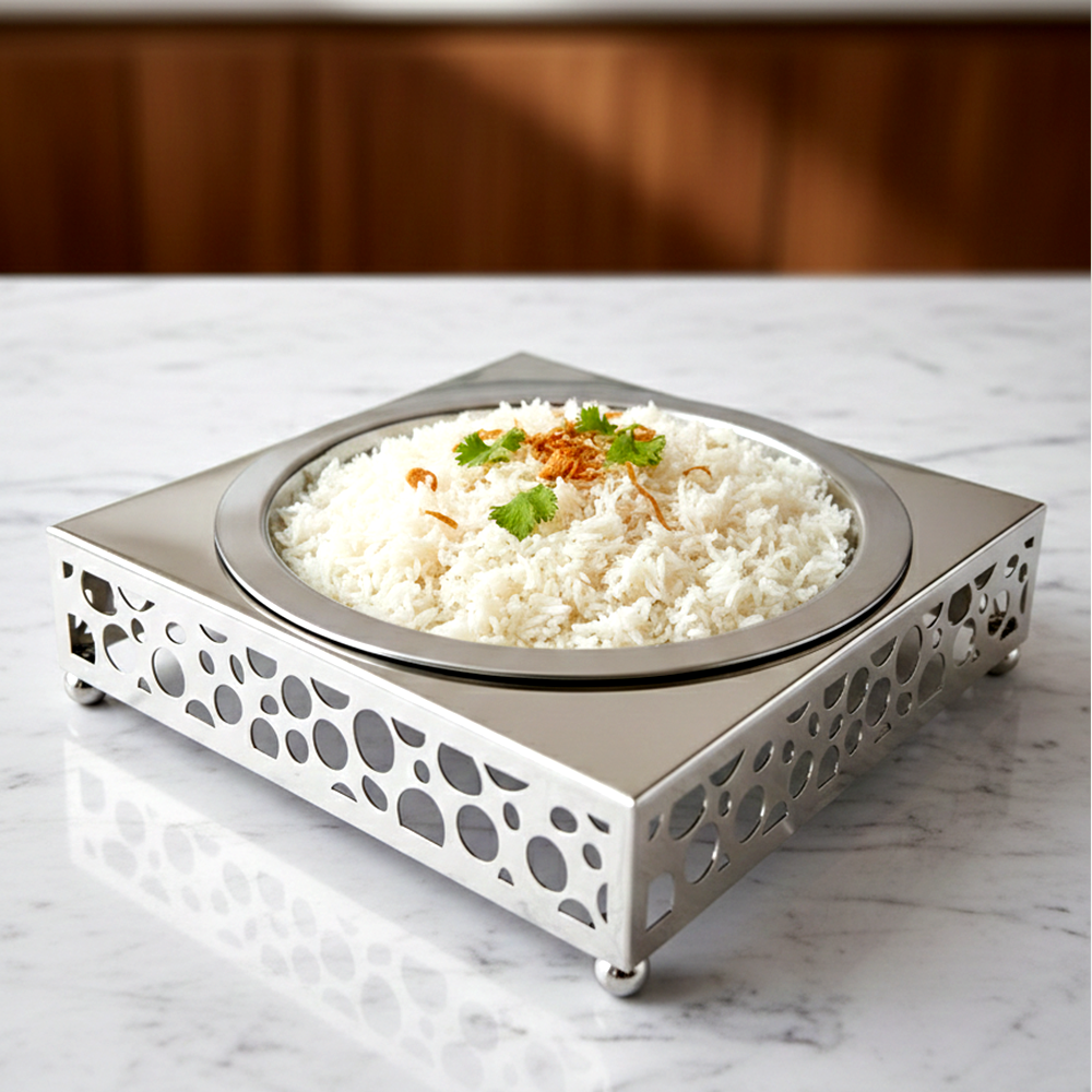 طبق تقديم أرز بقاعدة معدنية