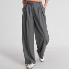 بنطلون نسائي عريض بكسرات