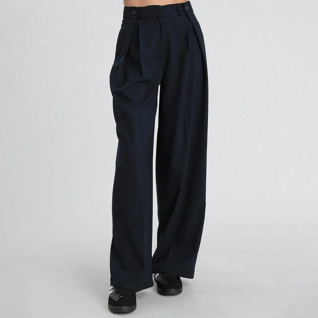 بنطلون نسائي عريض بكسرات