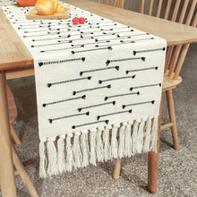 مفرش طاولة بوهو منسوج من القطن الطبيعي مع شرابات، المقاس: 35*180 سم