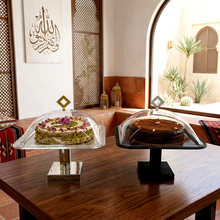 طبق تقديم كيك بغطاء وسط