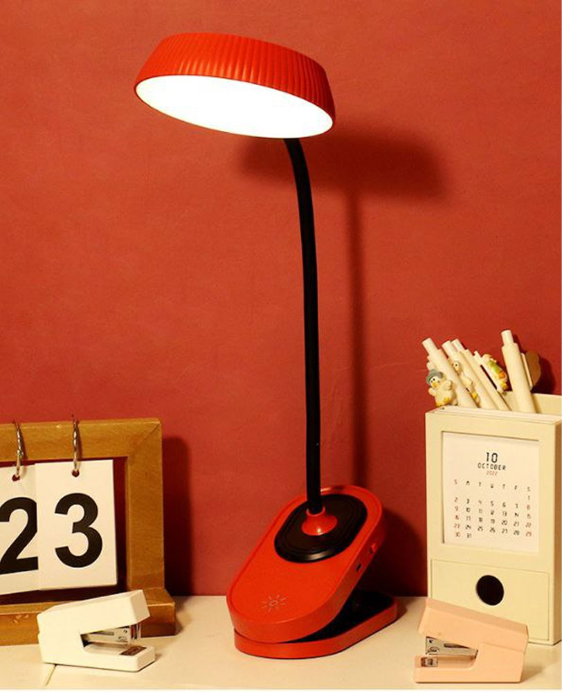 ‏مصباح طاولة LED مع مشبك‏