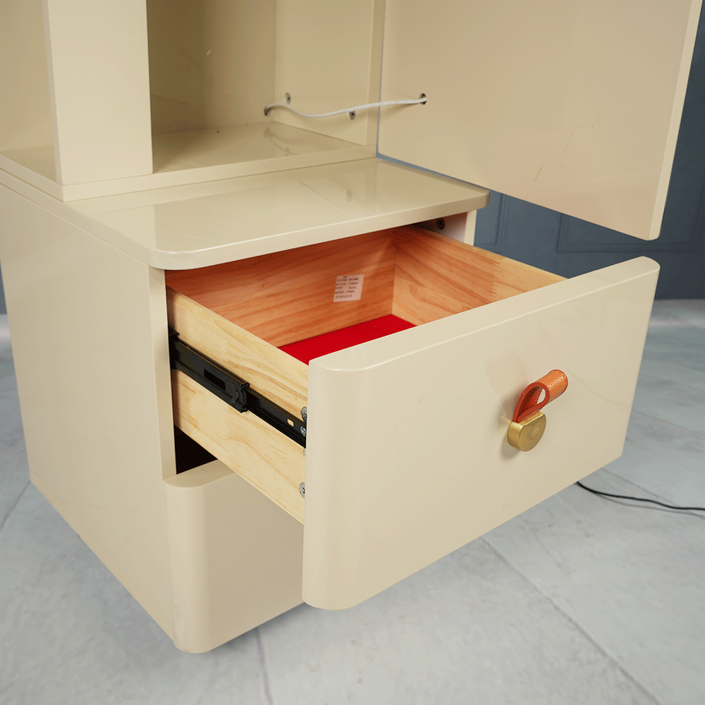 خزانة مع علاقات وأرفف وأدراج