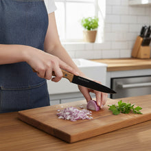 سكين بيد خشبية