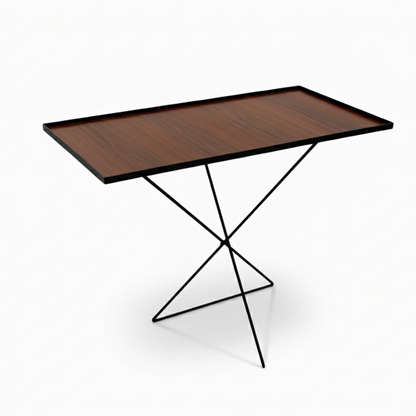 طاولة حديثة بتصميم معدني