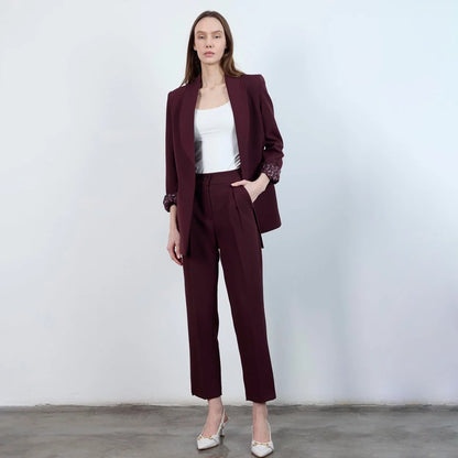 جاكيت نسائي بياقة ممددة