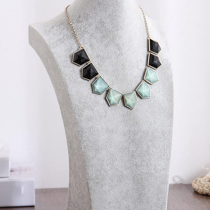 حامل عرض قلادة